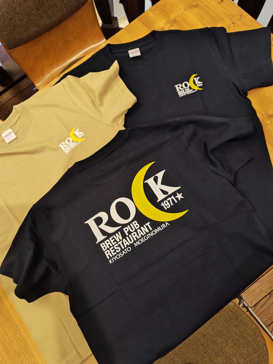essen_garten's tweet photo. 明日はイベント出店に伴いお店の営業時間を16時までとさせていただきます。

ROCKのイベントに乗じて2代目ROCKロゴTシャツ販売します✨
その他イベントを記念したオリジナルグッズ多数発売‼️

#萌木の村ROCK
#ROCKの日 https://t.co/B0xHaN20xu
