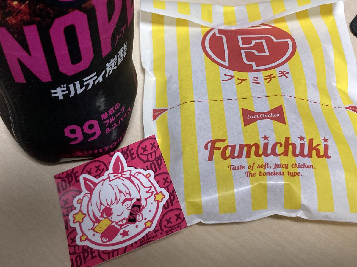 Chcl3_'s tweet photo. NOPEとファミチキ(レッド)買ってカレンチャンステッカーもらってきた₍₍(∩´ ᵕ `∩)⁾⁾ https://t.co/djoaQZQJn9