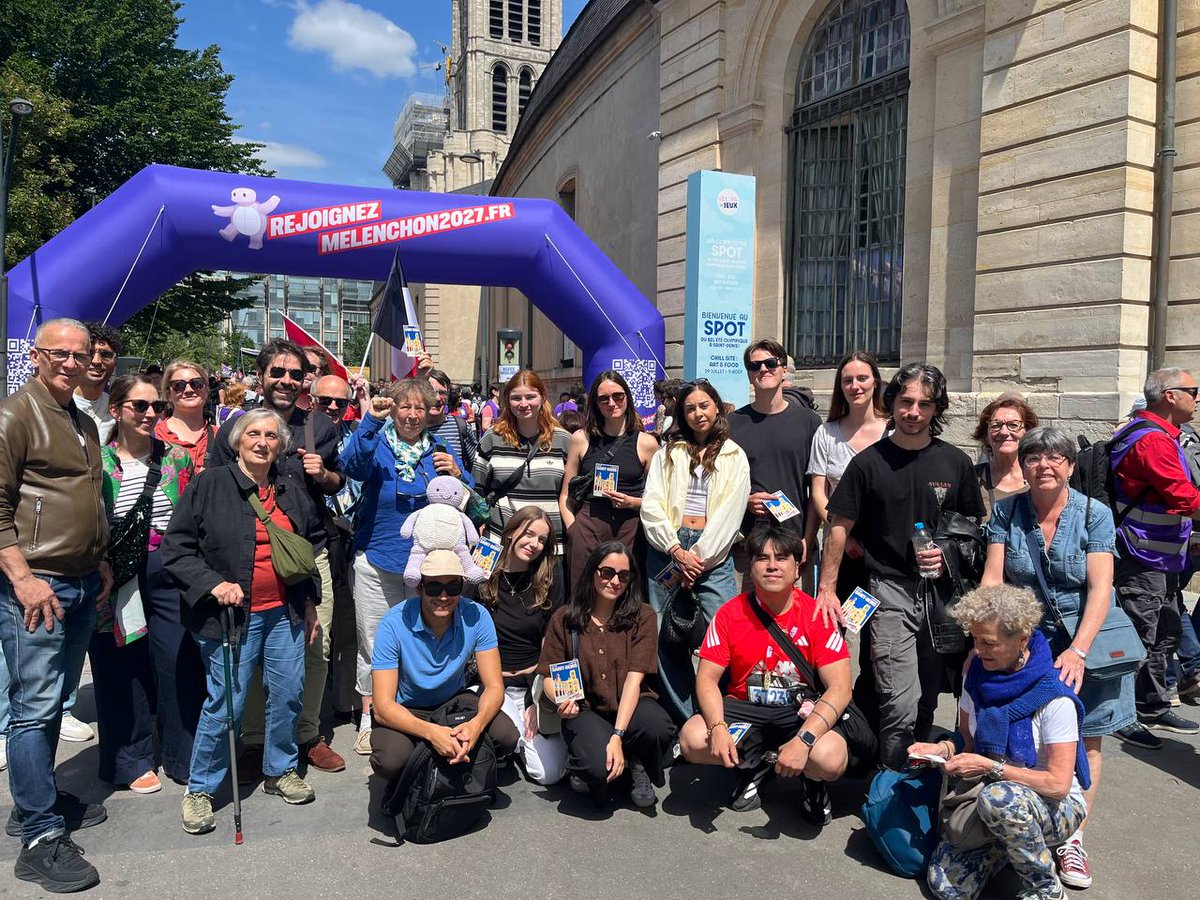 LFIParis14's tweet photo. Nous étions une trentaine de militants du 14e au magnifique meeting de @JLMelenchon à Saint-Denis. 

Suprémacisme, impérialisme, libéralisme : nos ennemis sont clairs. La bataille présidentielle est engagée. Vous ne pourrez pas dire que vous saviez pas. 

#Melenchon2027 https://t.co/DDZaCSM1T4