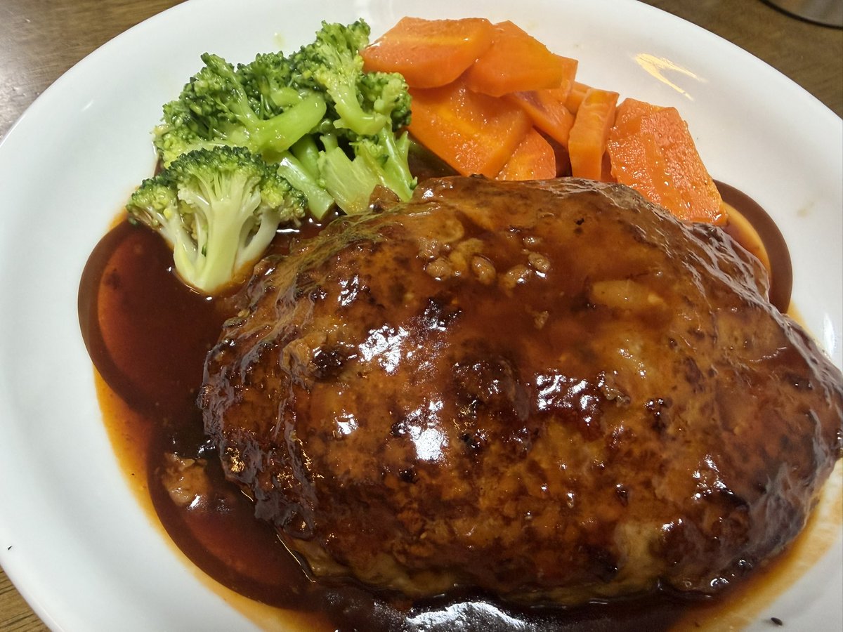 3Shawks's tweet photo. 晩御飯は作ったハンバーグ(^ω^)
美味しかった😋 https://t.co/437rujfg0W