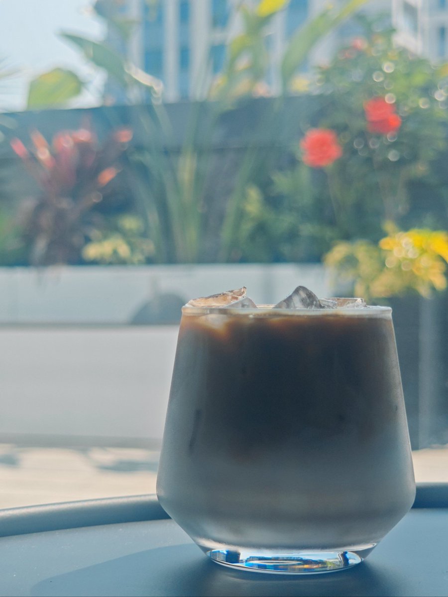 tonimoreno7's tweet photo. Chilled weekend vibes: sipping iced latte, flipping through a light novel on the balcony  Small joys hit different. https://t.co/9i55pXCzRJ