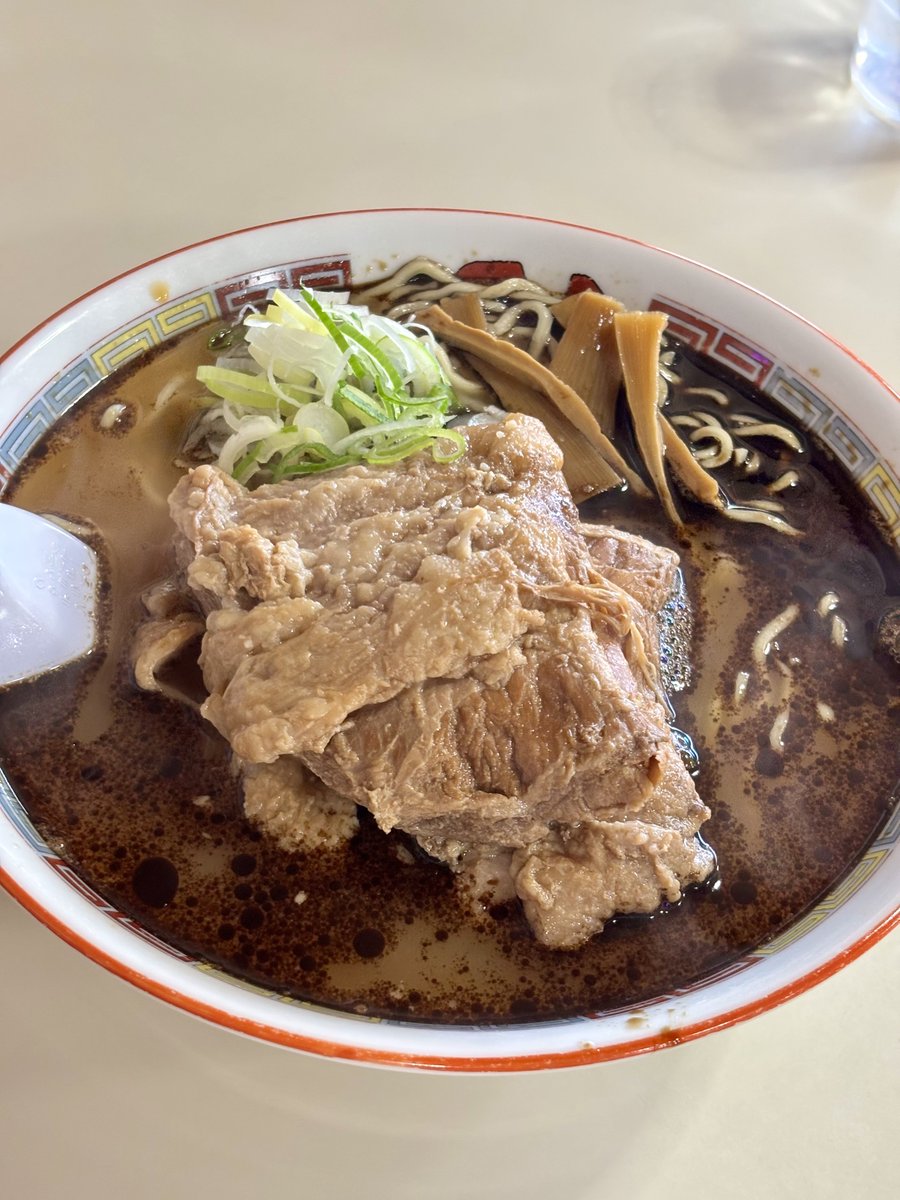 haluyamosa's tweet photo. 旭川へ行って参りまして三/ ˙꒳​˙)/
今回の旅は？も？すんごいたくさん食べた🍜🍨
蜂屋さんのラーメンのチャーシューが多くて多くて食べるの大変でした:( ;´꒳`;):
それにしても、旭川ラーメンはやっぱりおいしいですな〜！ https://t.co/ZEjm2JKpXH