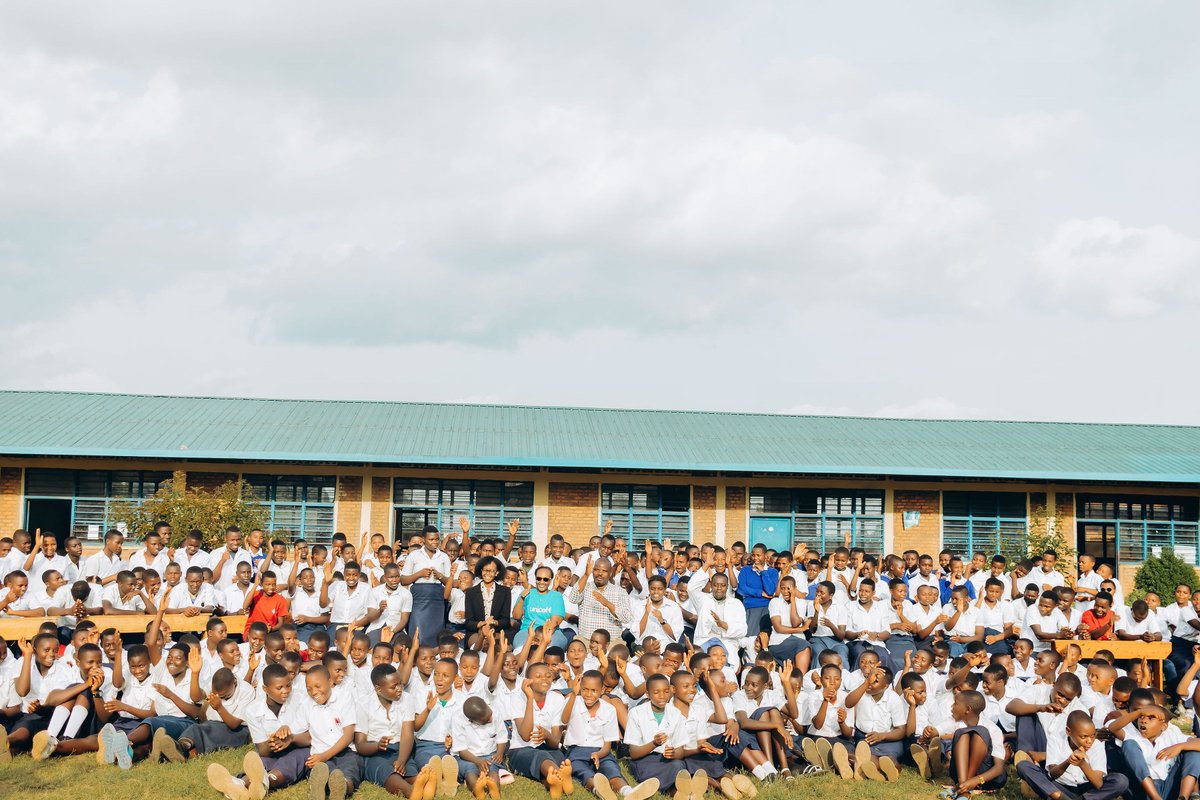 AspireDebateR's tweet photo. #FriendsOfNature just reached School 6๐ฟ
GS TERO in MUSANZE
New climate leaders in the making.
Thank you, @unicefrw and @REMA_Rwanda
#ADR https://t.co/iXioaiIFuD