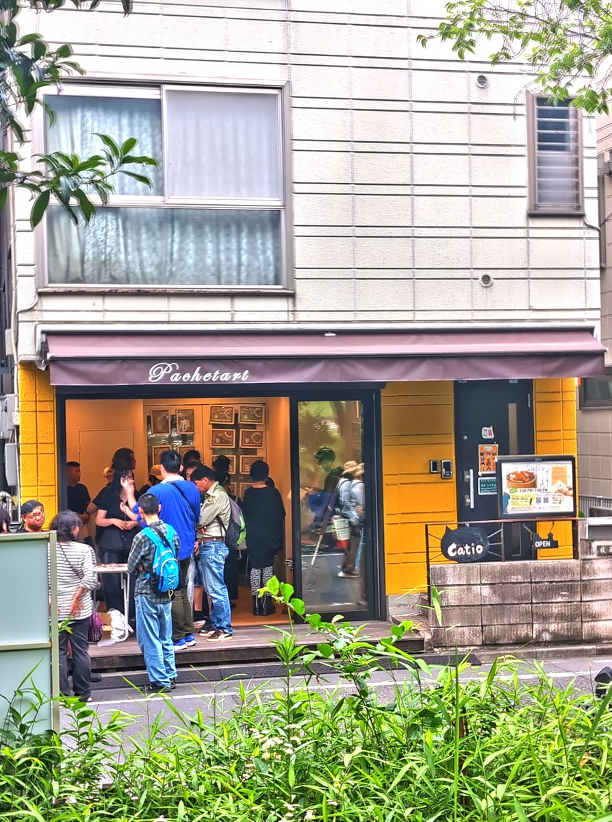 PenGriKeith's tweet photo. 2026.6 東京エアー日帰り②(エノビさんの個展)
目的地である原宿へ移動。すごい人だかりを抜け、目的地のエノビさんの個展へ。目に留まった絵を一枚買い求め動画によく出てくる代々木公園を歩いてみた。新しい世界を見せてもらった。#原宿 #エノビさんの個展 #HDR #代々木公園 #Pachetart https://t.co/714I25iP5Q