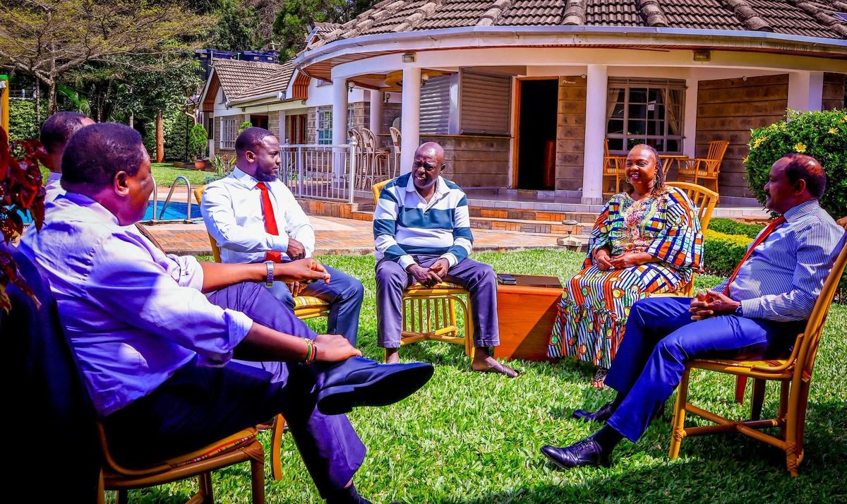_DCPTV's tweet photo. Dcp leader Rigathi with his sons,spouse  and leaders kalonzo musyoka,Eugine Wamalwa waiting for court Rulling in his impeachment  Case. https://t.co/mUFwKClS10