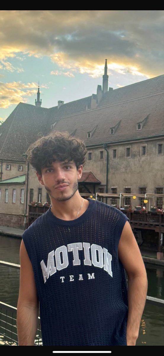 alex tweet media