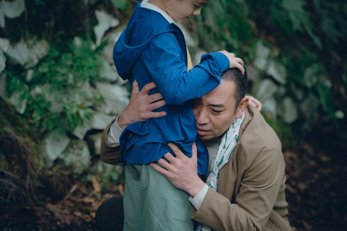 Sahamongkolfilm's tweet photo. " เพราะผมไม่มีหัวใจเหมือนเด็กคนอื่นใช่ไหม ..
พ่ อ ถึ ง ไ ม่ รั ก ผ ม "
#SHEEPINTHEBOX #ครอบครัวแกะกล่อง
ภาพยนตร์โดย โคเรเอดะ ฮิโรคาสุ
2 กรกฎาคม ในโรงภาพยนตร์ https://t.co/MH4bXVEA8b