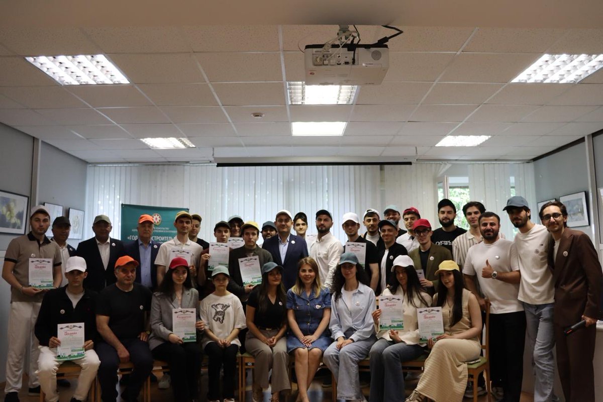 Shohrat_Mustafa's tweet photo. 07.06.2026 - “#ŞəhərsalmavəMemarlıqİli” çərçivəsində Yekaterinburq Kitabxana Mərkəzində Yekaterinburq şəhərində təhsil alan azərbaycanlı gənclər arasında viktorina keçirilib. https://t.co/g8p6hmZbSS