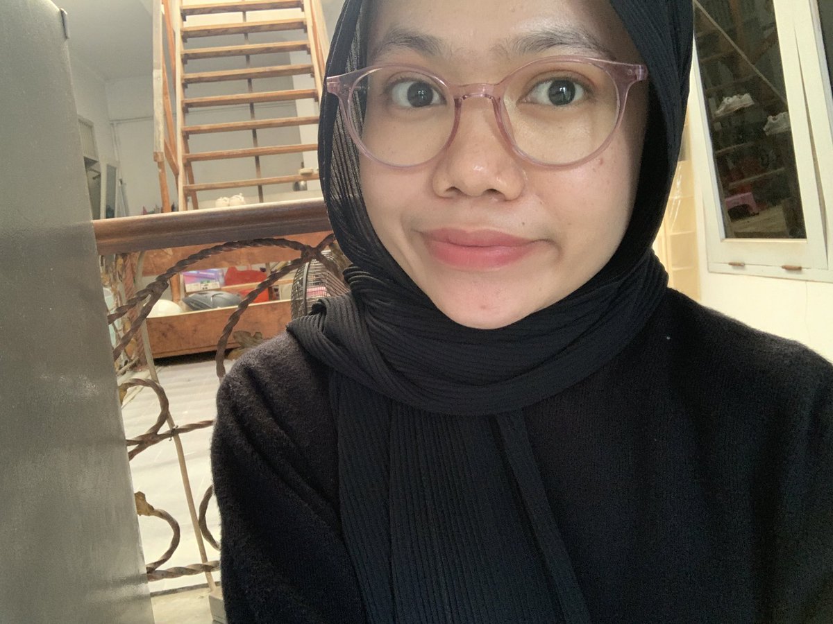 147mil's tweet photo. pake alis aneh, gapake alis kek botak https://t.co/PuhEG1pGqa