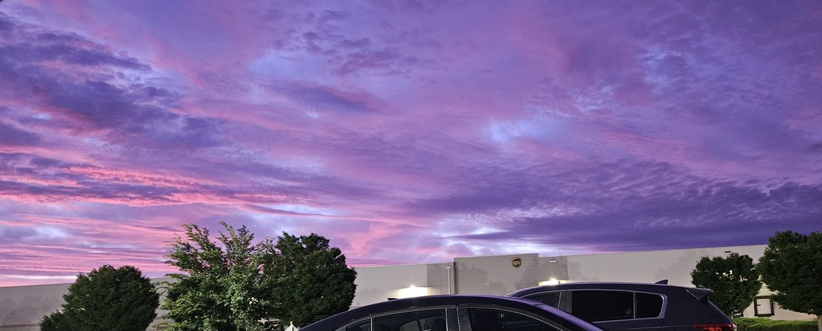 SevDawn's tweet photo. One of the benefits to waking up at o dark thirty is seeing skies like this https://t.co/zZPNBAFmnX