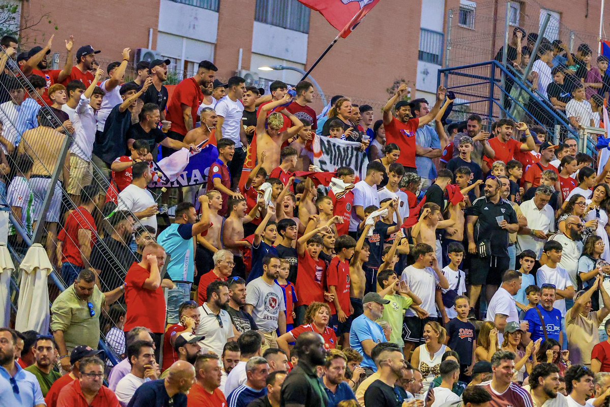 _Doshermanascf's tweet photo. ❤️💙 SOLO PODEMOS DECIR GRACIAS

Ayer caímos eliminados, pero el Miguel Román volvió a demostrar algo enorme: el pueblo de Dos Hermanas está con los suyos. https://t.co/kA22r0nLk7