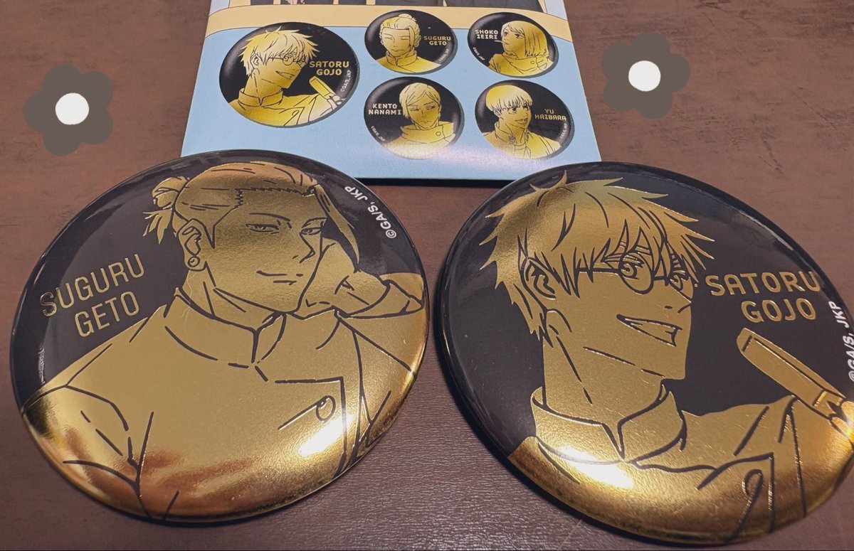 heart000000000's tweet photo. ランダムグッズ開封したらこんな感じだったよ！✨️

夏油率高め(◝▿◜1)

お兄ちゃんだぞ！！！がセットで出て
箔押しバッジは夏油と五条！

なかなか良い引きではなかろうかっ！！ https://t.co/B2auHYhNNO