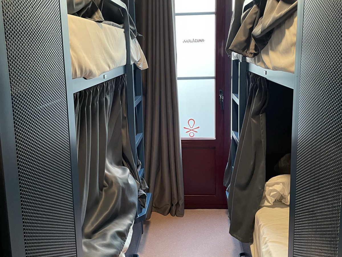 edmaditya's tweet photo. Hostel Review of Malacuna Barcelona 🇪🇸 :

Comfort : 7
Cleanliness : 7
Staffs : 9
Location : 10
Facilities : 8 https://t.co/uilCsioUZh
