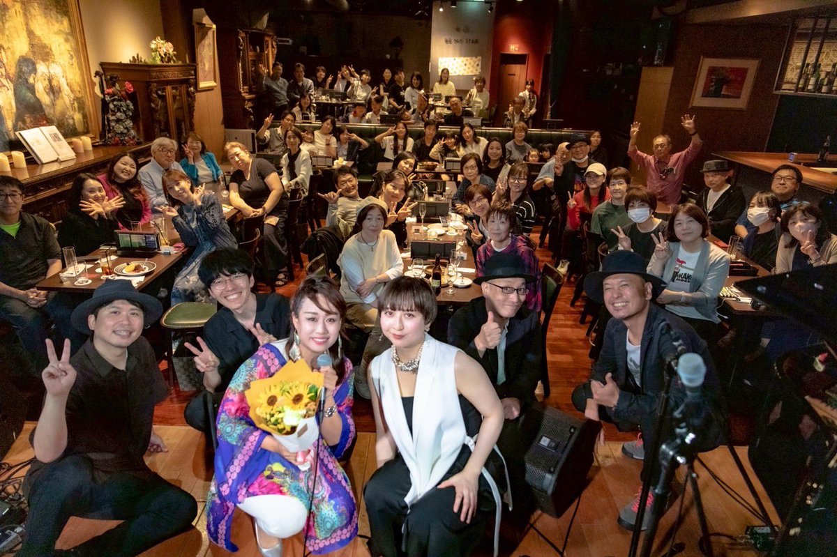 maiya_vo's tweet photo. 2マンライブ終了！
来てくださった皆様、本当にありがとうございました。大好きなメンバーに囲まれ、安心して歌うことができ幸せなひとときとなりました。
17日の誕生日で大人になります(^^)
またこれからも歌い続けて、皆さんに元気をプレゼントできたらと思います。

本当に皆さんありがとう！！ https://t.co/2B6QKbzf55