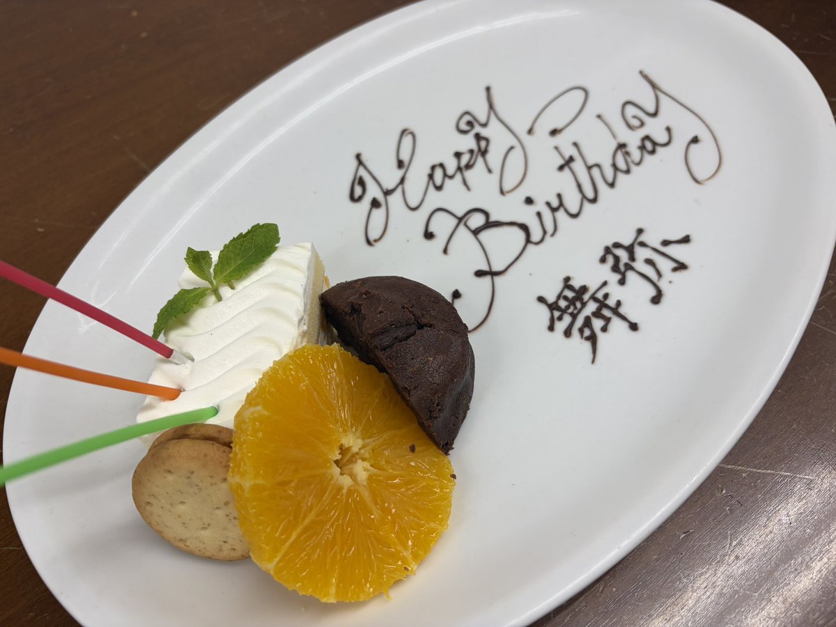 maiya_vo's tweet photo. 2マンライブ終了！
来てくださった皆様、本当にありがとうございました。大好きなメンバーに囲まれ、安心して歌うことができ幸せなひとときとなりました。
17日の誕生日で大人になります(^^)
またこれからも歌い続けて、皆さんに元気をプレゼントできたらと思います。

本当に皆さんありがとう！！ https://t.co/2B6QKbzf55