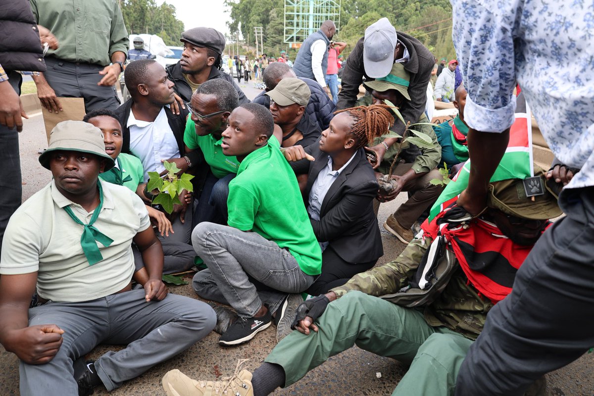 MasterKago1's tweet photo. The arrest of David Maraga while peacefully demonstrating to protect Nairobi National Park is deeply troubling.

Protecting our national heritage is not a crime. Conservation is a duty, not an offense.

He should be released immediately and unconditionally. https://t.co/W2L6uF02Do