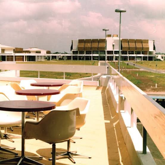 nwoko_greg62705's tweet photo. The first Lagos International Trade Fair was held at the newly constructed Lagos Trade Fair Complex along the Lagos-Badagry Expressway from November 27 to December 11, 1977. 

The newly built complex was started in 1973 finishing ahead of the 1977 Trade Fair.

The fair was declared open by Lieutenant General Olusegun Obasanjo.