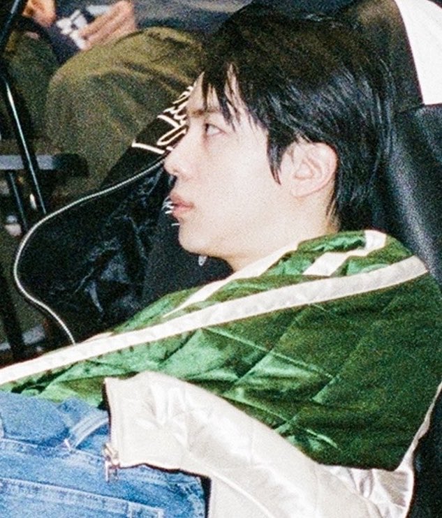 92124s's tweet photo. 옆선. 콧대. https://t.co/OrJspkyNRv