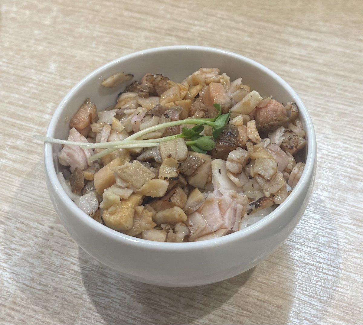 hamada4432's tweet photo. ★４つ【6月8日】

麺屋 伊藤@犬山市
☑︎担々麺＋味玉
☑︎ミニチャーシュー飯

夜営業告知＆たごさんｘを見て訪問
すっきりさの中に主張する痺れは馬
スタイリッシュな担々麺と嫁コメント
嫁の濃厚鶏白湯は相変わらずの馬さ

2026年83杯目

#ラーメン　#イケボ店長 https://t.co/4OTDd3mUYM