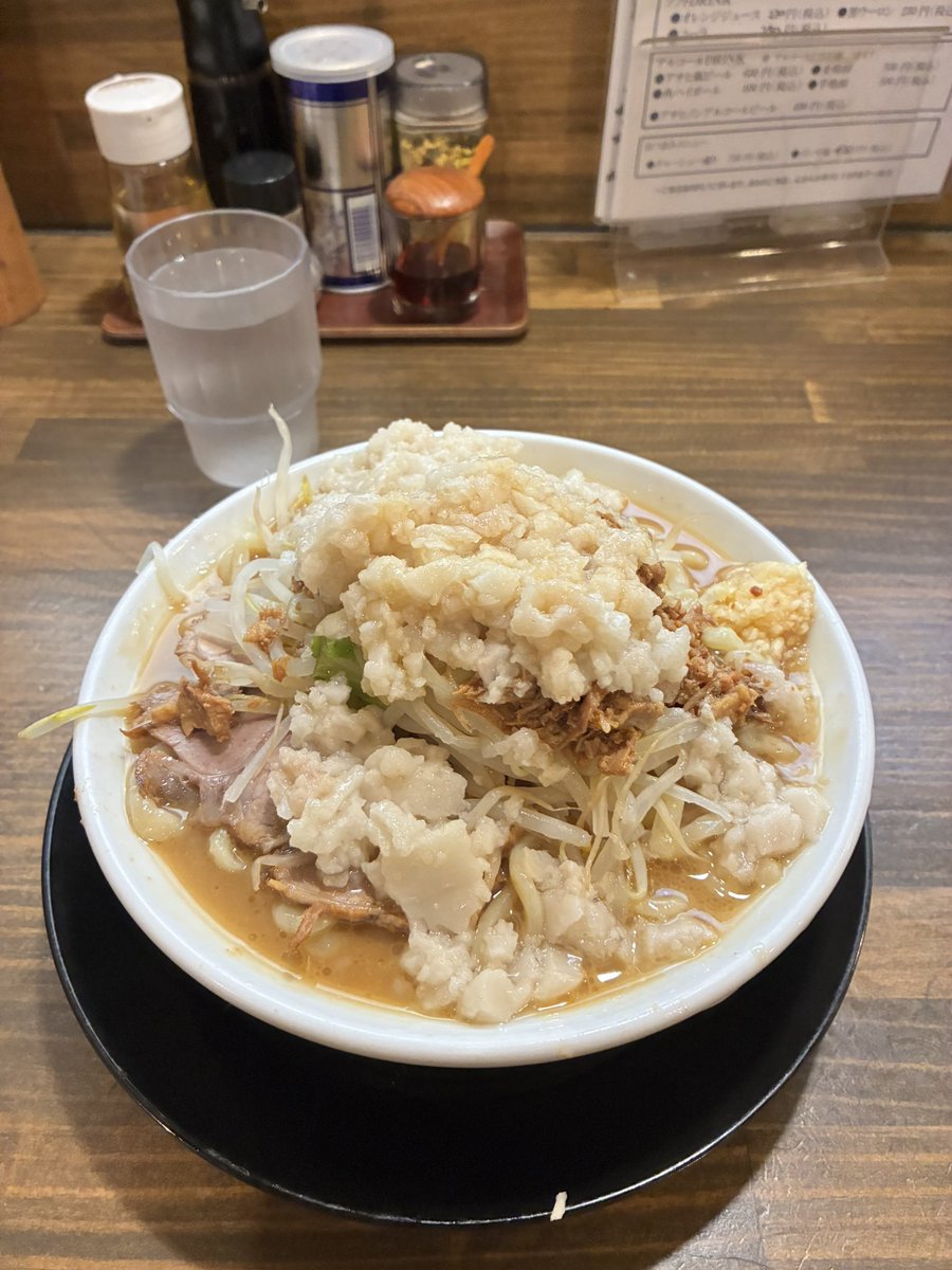 tkddesn's tweet photo. 麺屋 くろまる
あれ 大盛り 野菜少なめ ニンニク普通 アブラ多め
久しぶりのくろまるの麺まじで神
ほんとに大盛りでも足りないペロリだぜでした🥰 https://t.co/LuPXBn3BsW