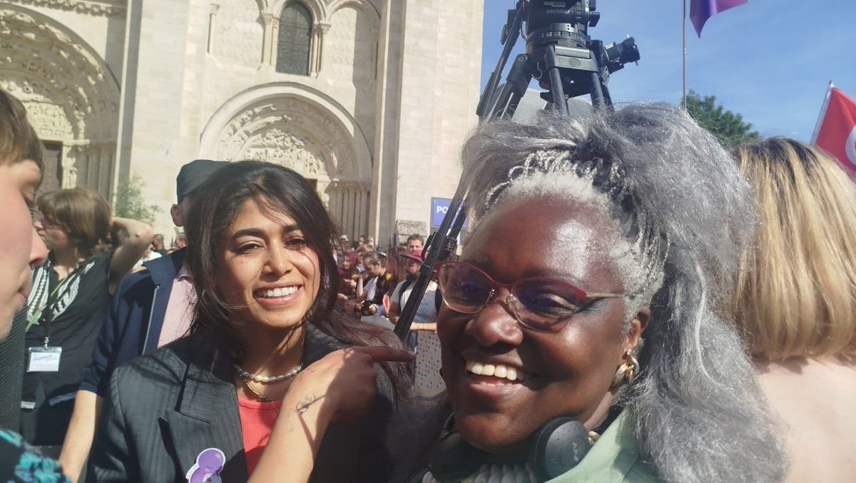 LFIParis14's tweet photo. Nos rockstars à nous 💜🤩 @sebastiendelogu @RimaHas https://t.co/1ynWv84QAI