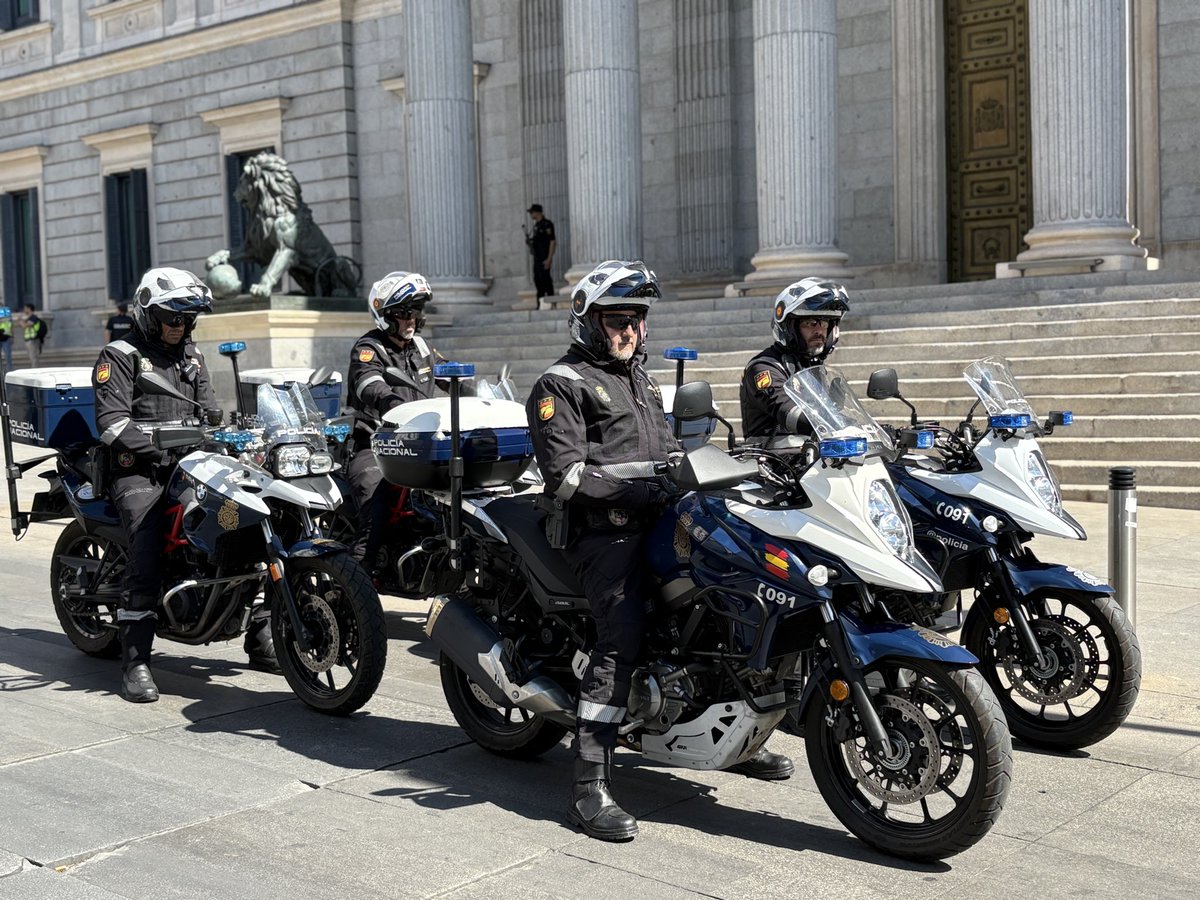 interiorgob's tweet photo. 🏍️ El subgrupo de motos de la #UPR de @policia se integra en el dispositivo de seguridad con motivo de la visita del #Papa a #Madrid.

👮‍♂️ Coordinación al milímetro para garantizar la seguridad de #LeónXIV y de todos los ciudadanos. https://t.co/RIKHG27GGC