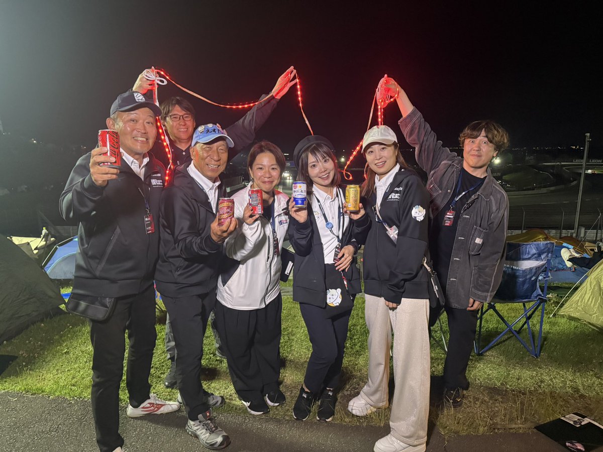 yuko_kazuno's tweet photo. 【S耐TV  富士24時間】

完走するのも大変なのに、今年は多くのクラスで最後まで表彰台を争う展開に！！
24時間続くバトル・残り6時間のいたずらな雨・戦略の違いやチームの想いを感じる富士24時間となりました✨

S耐TVもチャンネル登録10万人、
YouTubeは同接3万5千人！FODも含めると非常に多くの方がチェッカーを見守りました🥹🏁

とにかく感謝の気持ちしかなく、
S耐TVで一緒に盛り上げていただきありがとうございました❣️

来年は富士24時間が復活して１０周年！
富士スピードウェイで、チェッカーを受けた全チームのマシンを一緒に拍手で迎えましょう😊👏