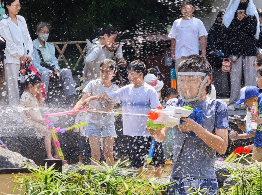SpringCityJinan's tweet photo. Summer in Jinan? Sorted!

Water fights in spring-fed streams, golden sunsets by ancient pavilions, and charming hidden shops — Wulongtan Park has everything you need for a perfect summer day. https://t.co/km3UtrzEXQ