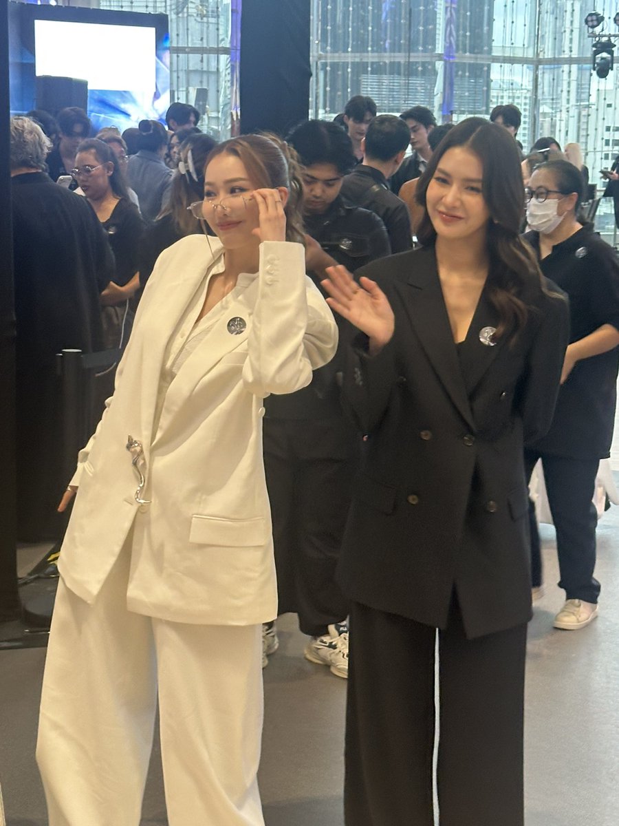 Leepan_221's tweet photo. Oh my God, they're absolutely a perfect match！！！

E29 AT Y AWARDS 2025
#E29xYAwards2025 https://t.co/GG0RqVxsC7