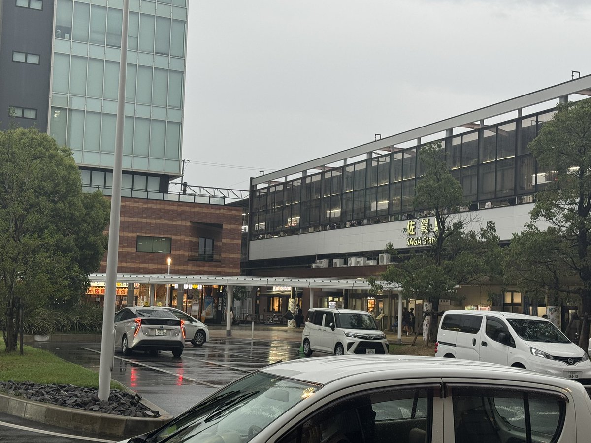 phi_edu's tweet photo. 来月中旬まではほぼ毎週月曜は佐賀に来ております。今日は全国的に雨だね。

九州はラストイヤーになるかと思うので、もうちょいマトモな仕事して去りたいところです。

佐賀・博多界隈でイベント的に呼んでいただける塾などありましたら、お気軽にお声かけください！ https://t.co/hTuDTDoKsh