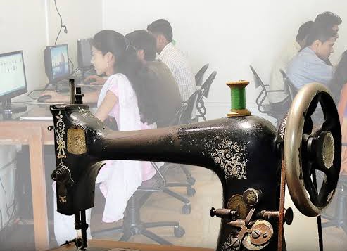 shahab2help's tweet photo. @TummalaOfficial Sir 

@TelanganaCMO distribute free sewing machines to unemployed minority women to promote self-employment.

Sewing machines stock arrived to Karimnagar.

However, instead of proceeding with distribution, officials extending dates.

@Collector_KNR
@Ponnam_INC https://t.co/sX691eFCS8