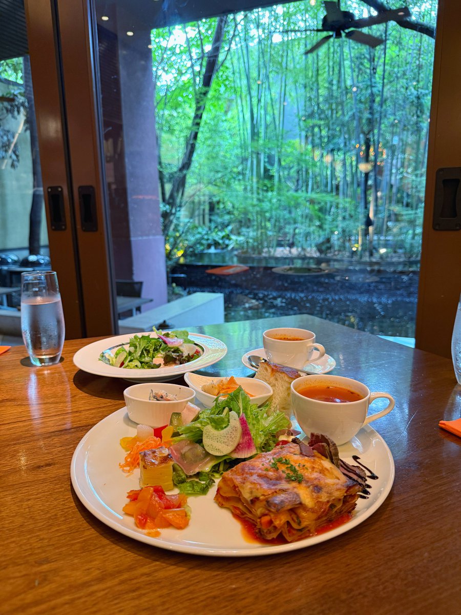 komashi's tweet photo. まるで軽井沢…庭園を見ながらランチとか最高！駐車場広く雰囲気良し埼玉県民なら連れてかれて喜ばれること間違いないレストラン🍽️
しかもワンプレートランチ約2000円

さいたま市📍 アルタビスタガーデン https://t.co/FgHXmfzGQ4
