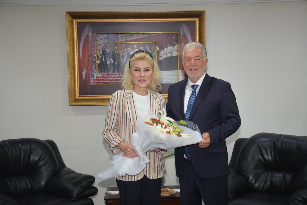 Yalcinata35's tweet photo. İZMİR AK PARTİ MİLLETVEKİLİMİZ ŞEBNEM BURSALI’YI ODAMIZDA AĞIRLAMAKTAN BÜYÜK MEMNUNİYET DUYDUM.

İZMİR ESNAF SANATKÂRLARIMIZIN GÜNCEL DURUMUNU, TALEP VE BEKLENTİLERİNİ DEĞERLENDİRME FIRSATI BULDUK

ZİYARETİN SONUNDA SAYIN VEKİLİMİZE KÜÇÜK BİR SÜRPRİZ YAPARAK DOĞUM GÜNÜNÜ KUTLADIK https://t.co/65l6ZTBkgh