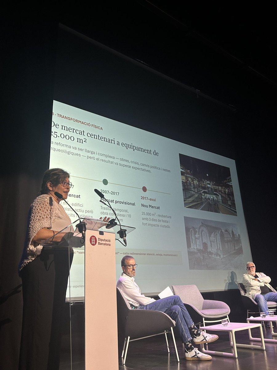 MercatsTGN's tweet photo. (2/3) La directora del @tarragonamercat, Mònica Garcia, ha participat en una taula rodona sobre experiències transformadores als mercats municipals. #MercatsTGN https://t.co/nQOY8pFWze