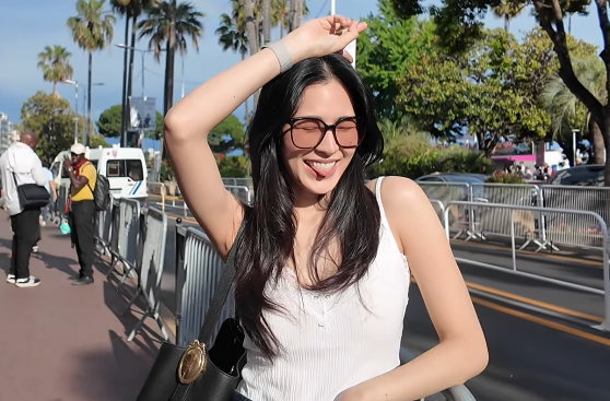 yawnsedits's tweet photo. just imagine seeing her on a random day 🫠 she's insanely beautiful https://t.co/FgIwOFV3AL