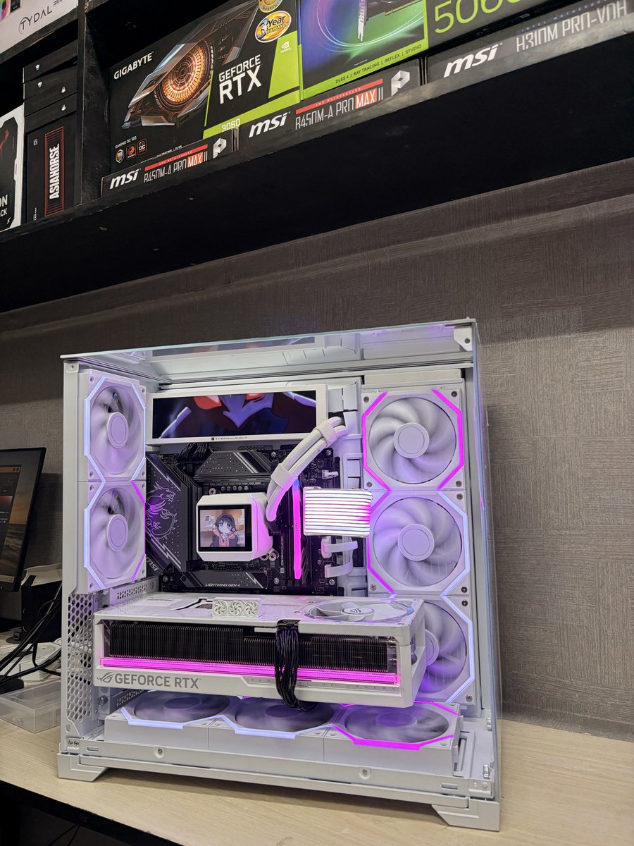 tanbirwithpc's tweet photo. 👑 White Titan i9

#pcbuild #tanbirwithpcbuild #pcbuildbd https://t.co/Ay91vQ39A6