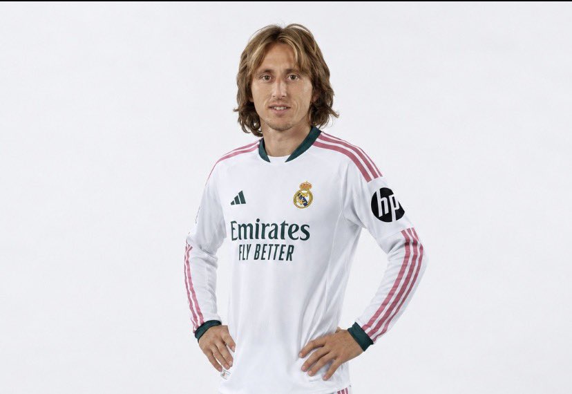 Lavozgalactica's tweet photo. En otra vida llegamos a ver a estas leyendas aún en el Madrid. https://t.co/Dit7YekQiK
