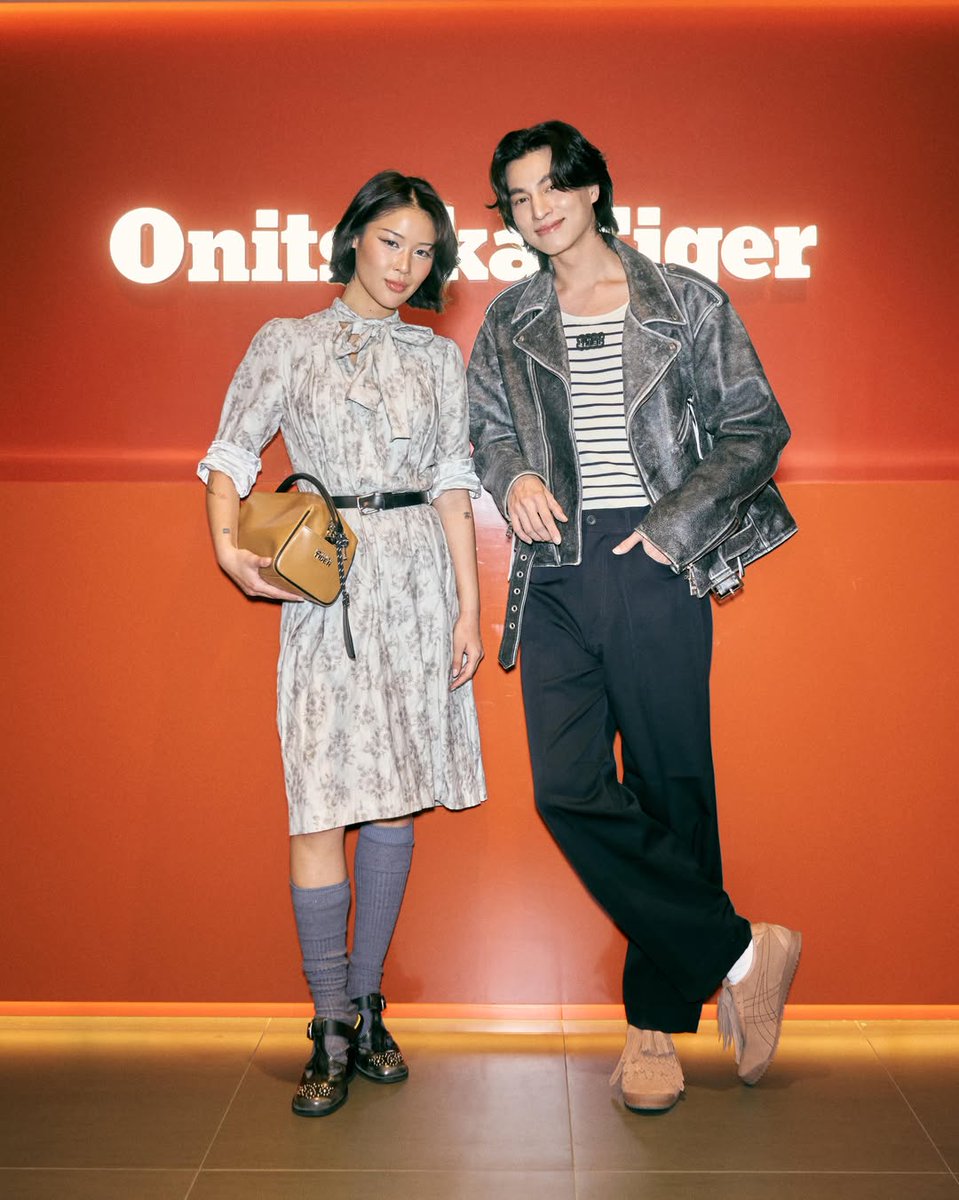 chee_mikyla's tweet photo. IG-FB: nuyousingapore 

🔗https://t.co/i2KtW7XlLS
🔗https://t.co/QTQ5yv13z4

@OnitsukaTiger Takashimaya store has reopened w/ a brand new look.The brand specially invited @gulfkanawut to celebrate &amp; joined many local artists to witness this new milestone.🐯
#OnitsukaTigerSGxGulf https://t.co/eHIXBV3Gmn