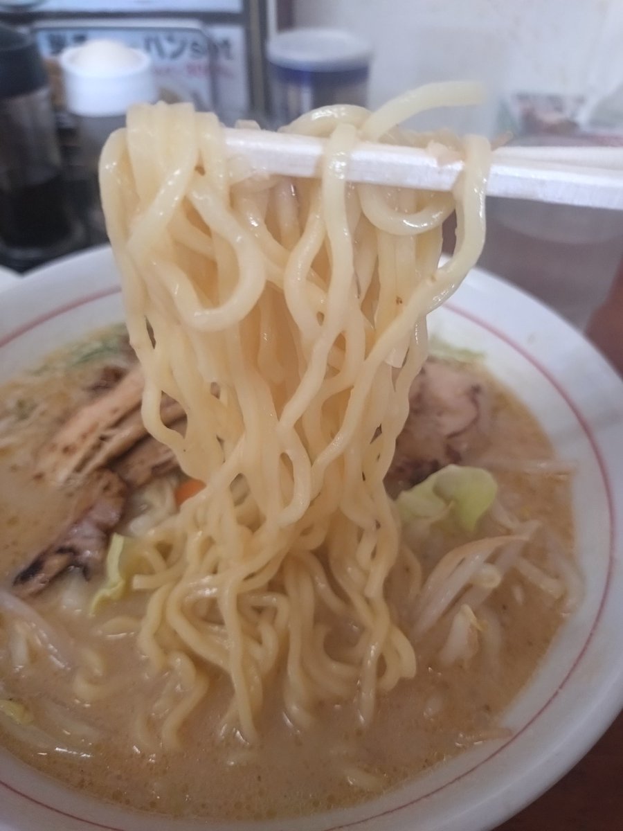 ando_d_k's tweet photo. 今日の現場飯🍜
・こぼれ味噌󠄀チャーシュー麺 家伝味噌󠄀
・唐揚げ・小ライスset
みそ吉　神谷店
いわき市平塩出口
#ラーメン
#いわき市ラーメン
#みそ吉神谷店 https://t.co/aI3L8gm0of