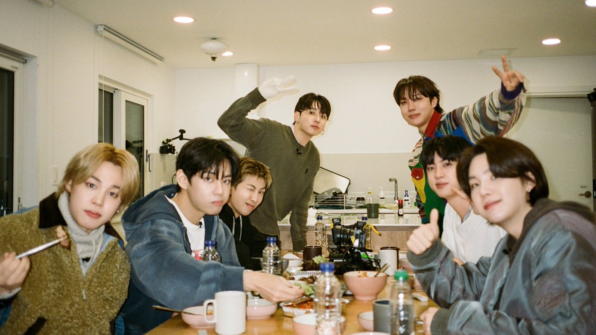 gimbapku's tweet photo. these dinner pics always hold a special place in my heart https://t.co/zLMH6pXSDf
