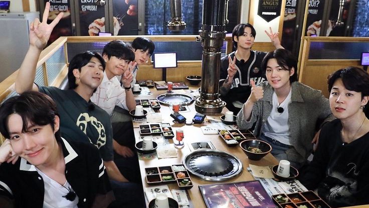 gimbapku's tweet photo. these dinner pics always hold a special place in my heart https://t.co/zLMH6pXSDf