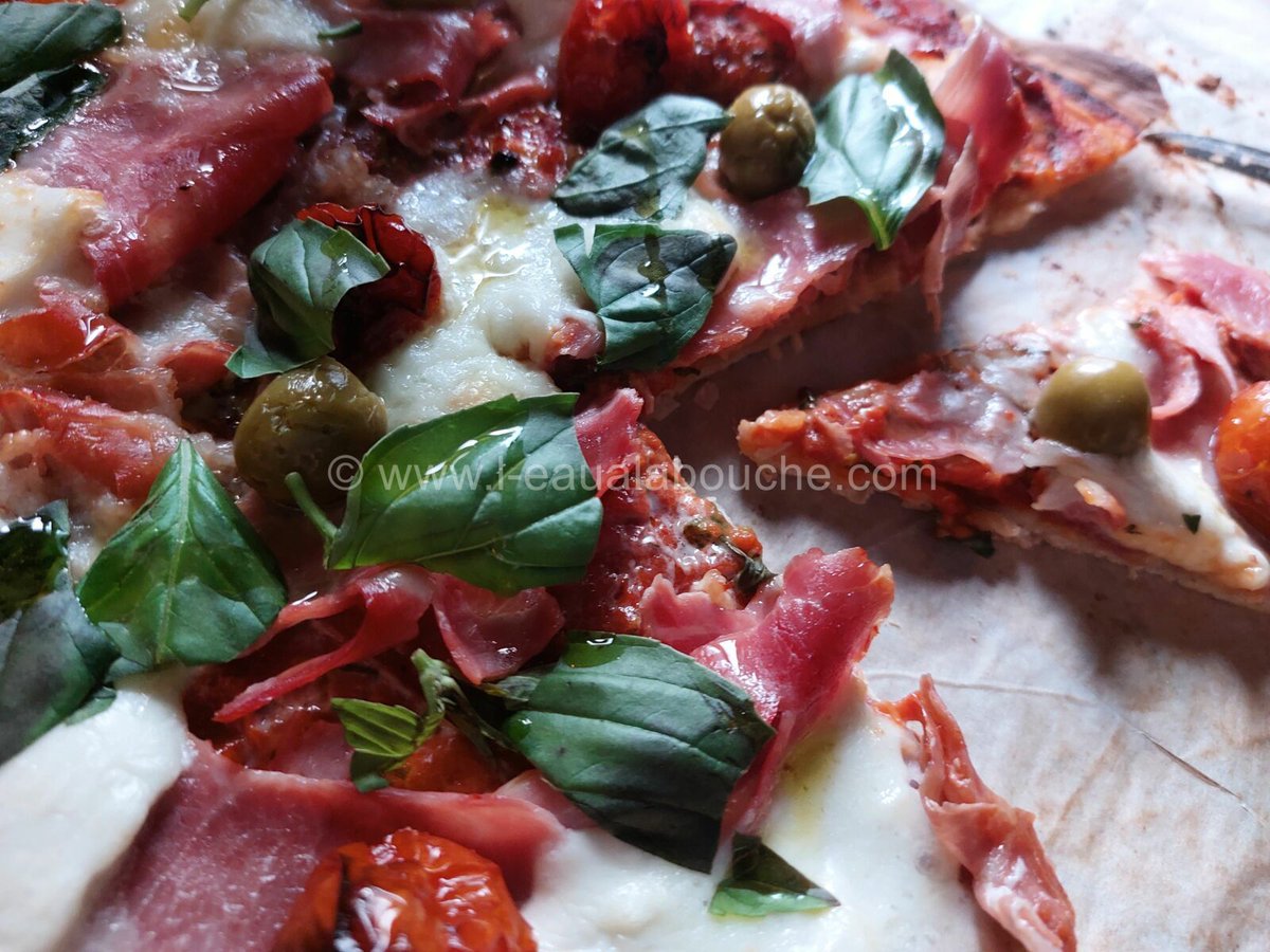 AnaLuthi's tweet photo. Pizza Au Jambon Cuit Italien, Tomates Cerises, Olives Et Basilic
https://t.co/FxaLpc7fCC https://t.co/7oDnlhc0lW