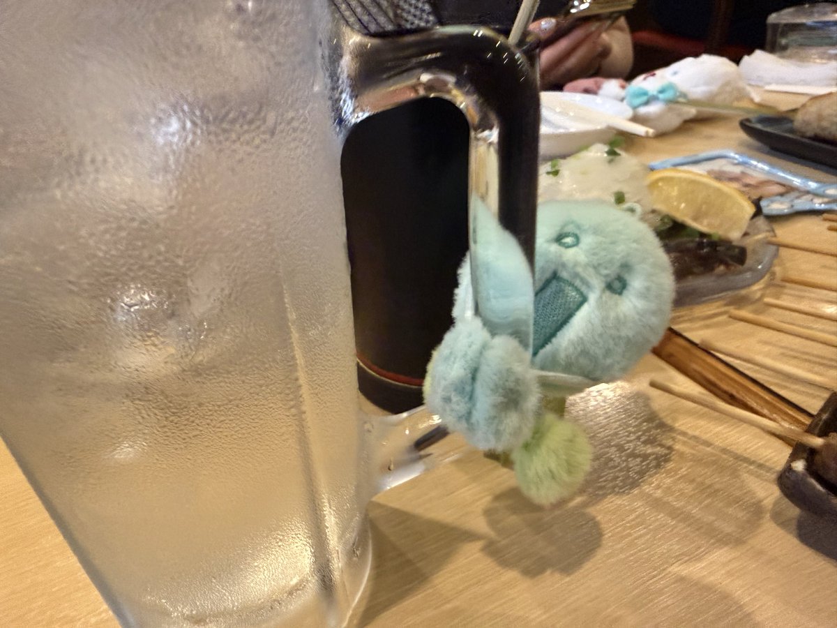 fkfk0404's tweet photo. オニュさんに会った後、日常生活やばくな���の私だけ？朝から買ったコーヒーそのまま🗑️へシュート。大事な書類シュレッダーしそうになる。道の溝に落ちそうになる。謎の打撲、火傷が数カ所。ペンを逆さまに使おうとする。。。。私に気合いが足りないのか？
#ONEW #온유  #SHINee #샤이니 https://t.co/BPYlI7JV1W