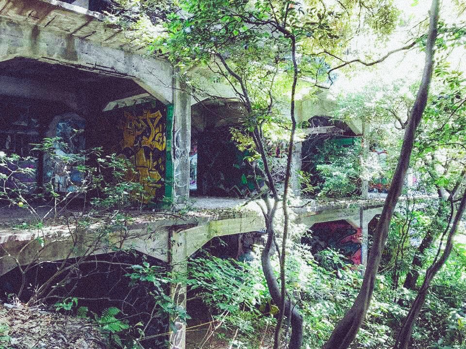 ran_elephant's tweet photo. ruins art

#記憶の中の彩度 https://t.co/WgT5LivbZl