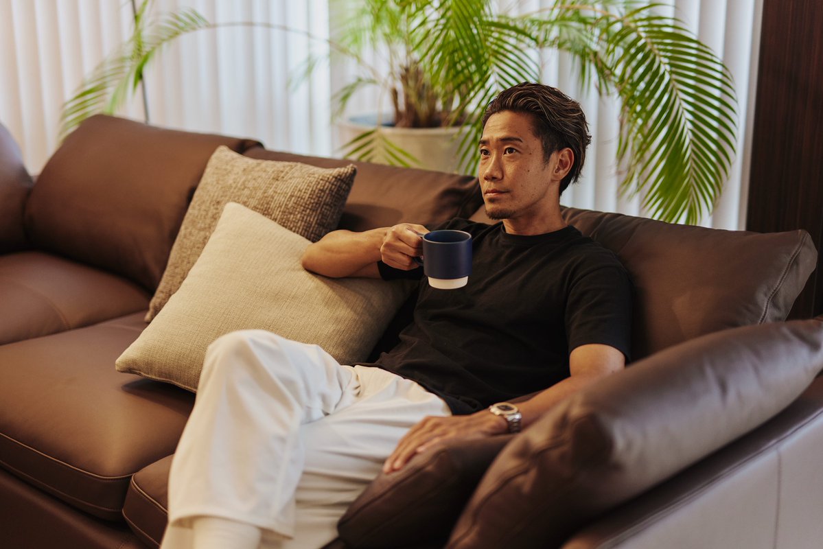 oricon's tweet photo. セレッソ大阪・香川真司
大阪の自宅を初公開🏠️

“自然体でいられる住空間”
インテリアコーディネートも紹介
https://t.co/1NhKvNHgE3 https://t.co/2y5Xz5bhgF