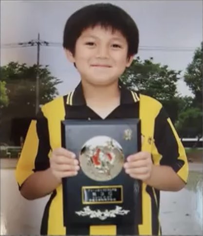 hoshigamitai_yo's tweet photo. 宮近海斗×サッカー情報⚽️

･幼稚園の頃ベッカムになりたくて金髪にした
･サッカーに必要なリズム感を養うためダンスを始める(母の勧め)
･川崎フロンターレスクール出身
･相関図の会いたい人「三笘薫選手」「久保建英選手」
･兄近が元川崎フロンターレユース
･兄近と竹内涼真は大学のサッカー部で https://t.co/6rGywicowg