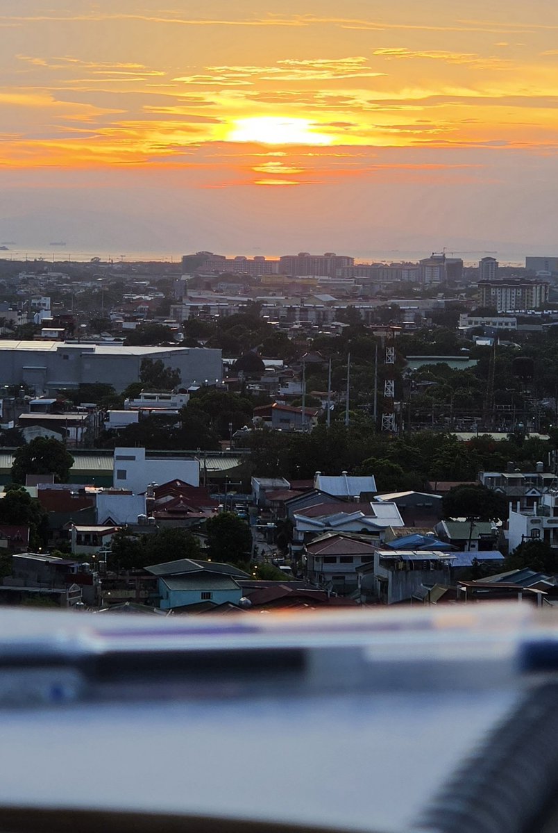 Melimaid's tweet photo. Oh man. Writing about acceptance and letting things be hits different when the sunset is your backdrop. https://t.co/sT41mpu8jQ