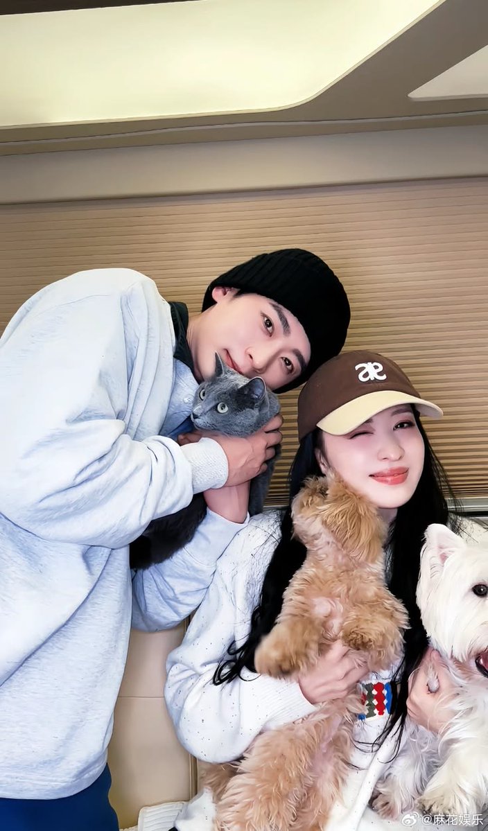 LaChuran99's tweet photo. Wang Churan just booked 1000 seats each to support #BaiLu and #ChengLei for their new drama #TheFirstJasmine #莫离
​#WangChuran #王楚然 https://t.co/Oi3xvQJLne