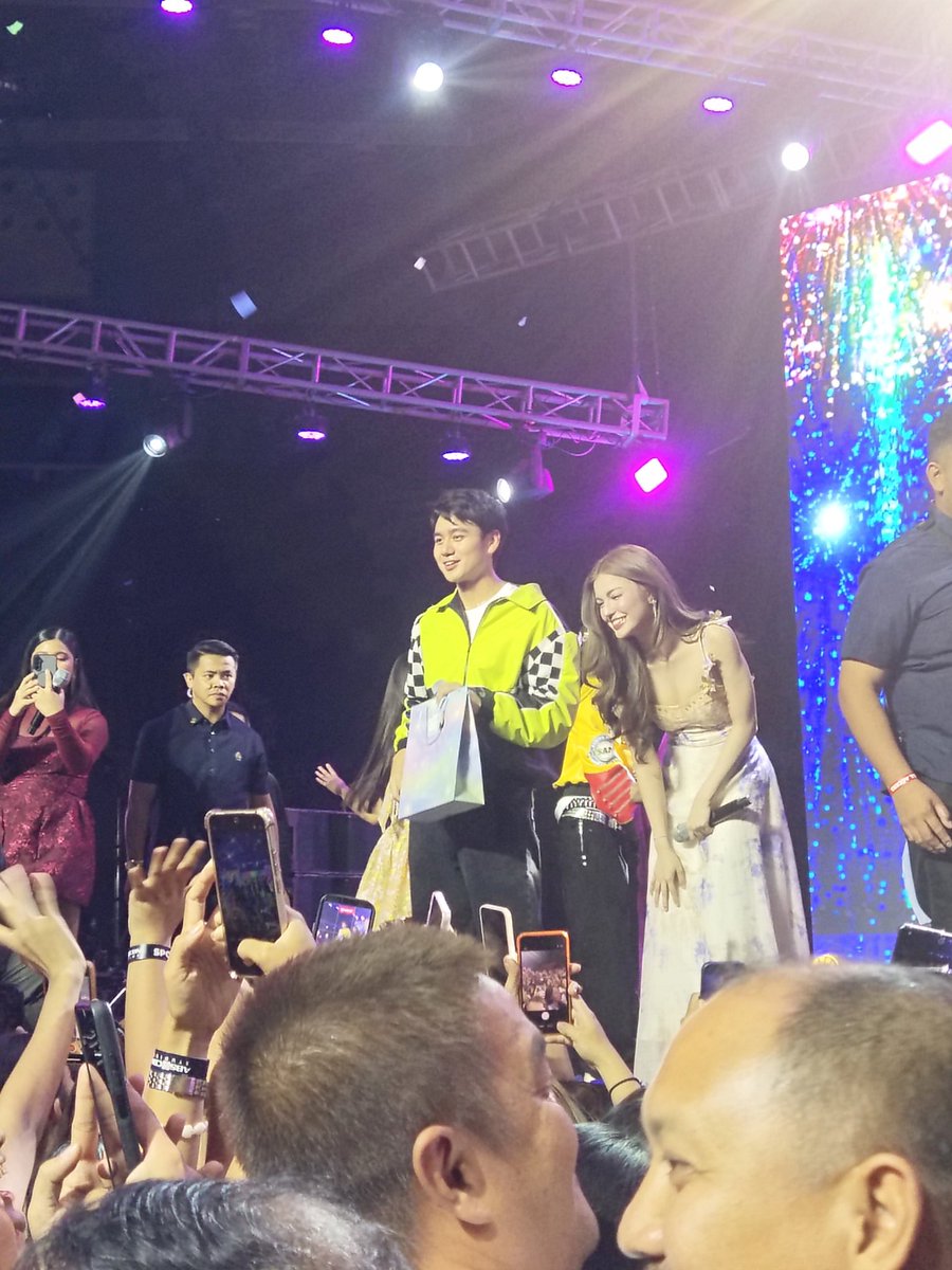 maricharott's tweet photo. Buti na lang naabutan kong makita ng malapitan si River. Ang gwapo! Ahahah

#ASAPXP #ASAPXPVictoriasCity https://t.co/GqpHm46fl9