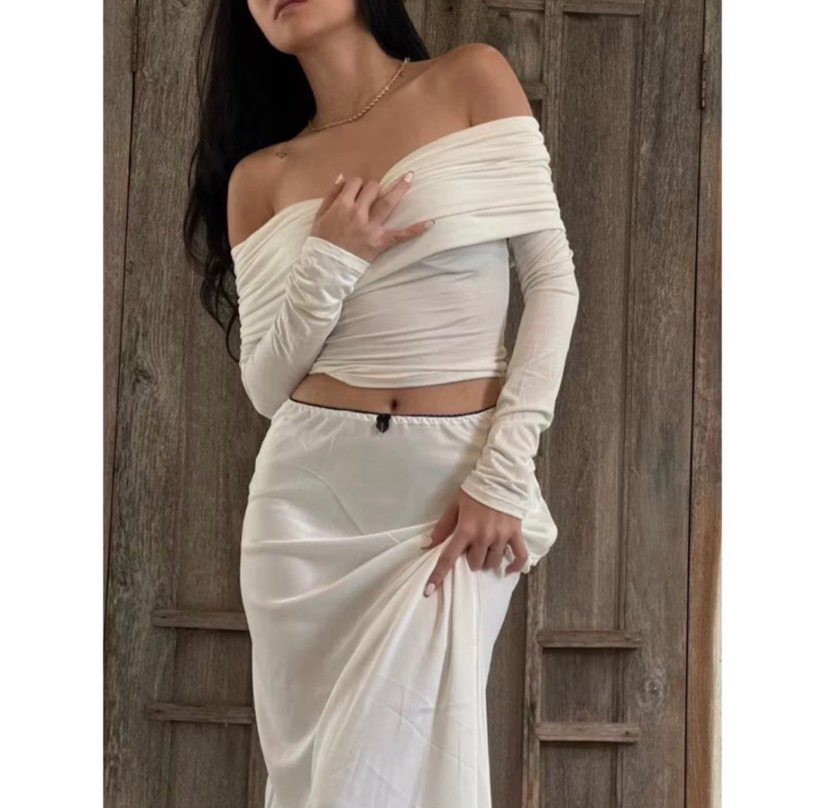esthece's tweet photo. @tonseoc Inii! off-shoulder from herpalais size XL, aesthete yourlife skirt in size M and halter top in size L <3 https://t.co/JVrhXU93pA